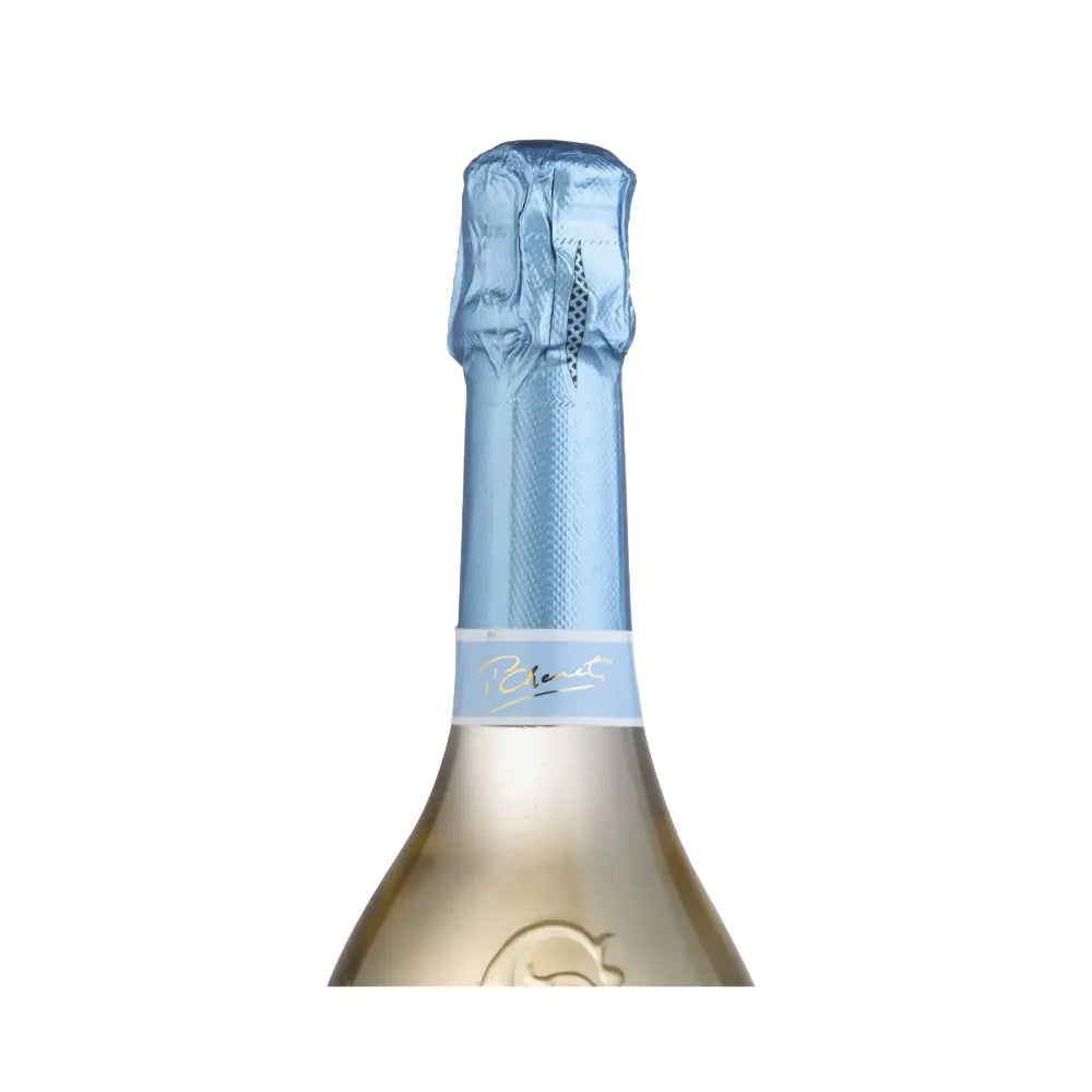 zoom do gargalo da garrafa de espumante sem alcool branco chardonnay da jp chenet