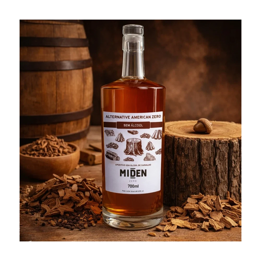 garrafa com fundo de carvalhos do whisky sem alcool da marca miden, alternative american zero