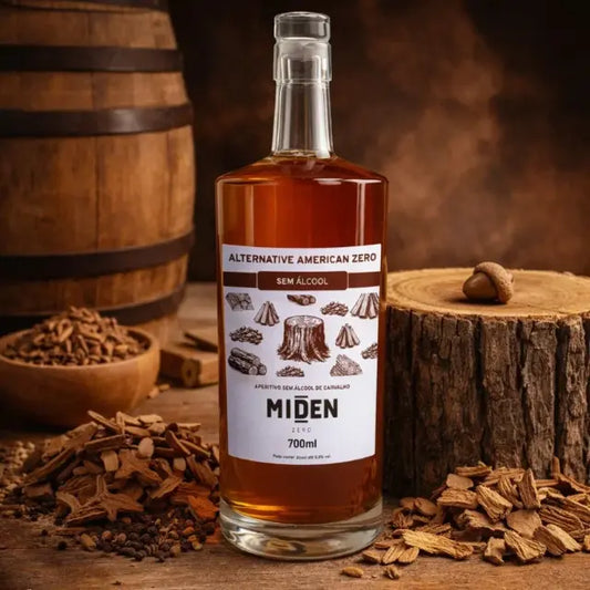 garrafa de whisky sem alcool miden com barris de carvalho ao fundo