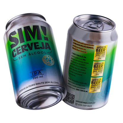 duas latas de cerveja sem alcool ipa da marca sim mostrando premio