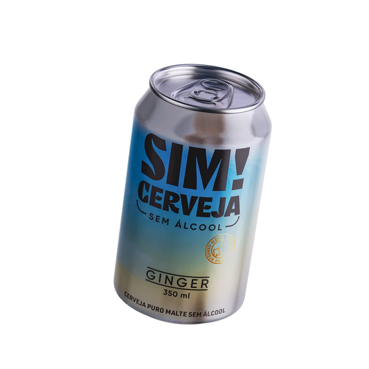 lata de cerveja ginger ale da marca sim sem alcool inclinada