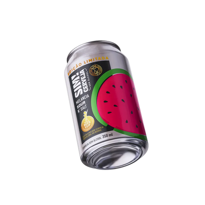 lata de cerveja sem alcool sour melancia da marca sim inclinada para tras